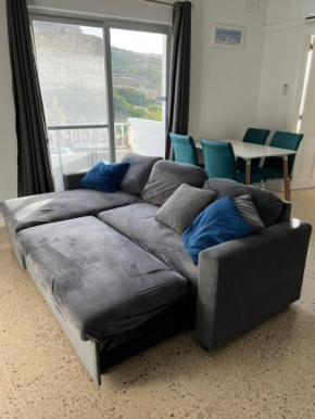 Cosy Seaside 1BR Apartment, AC, Open Views
